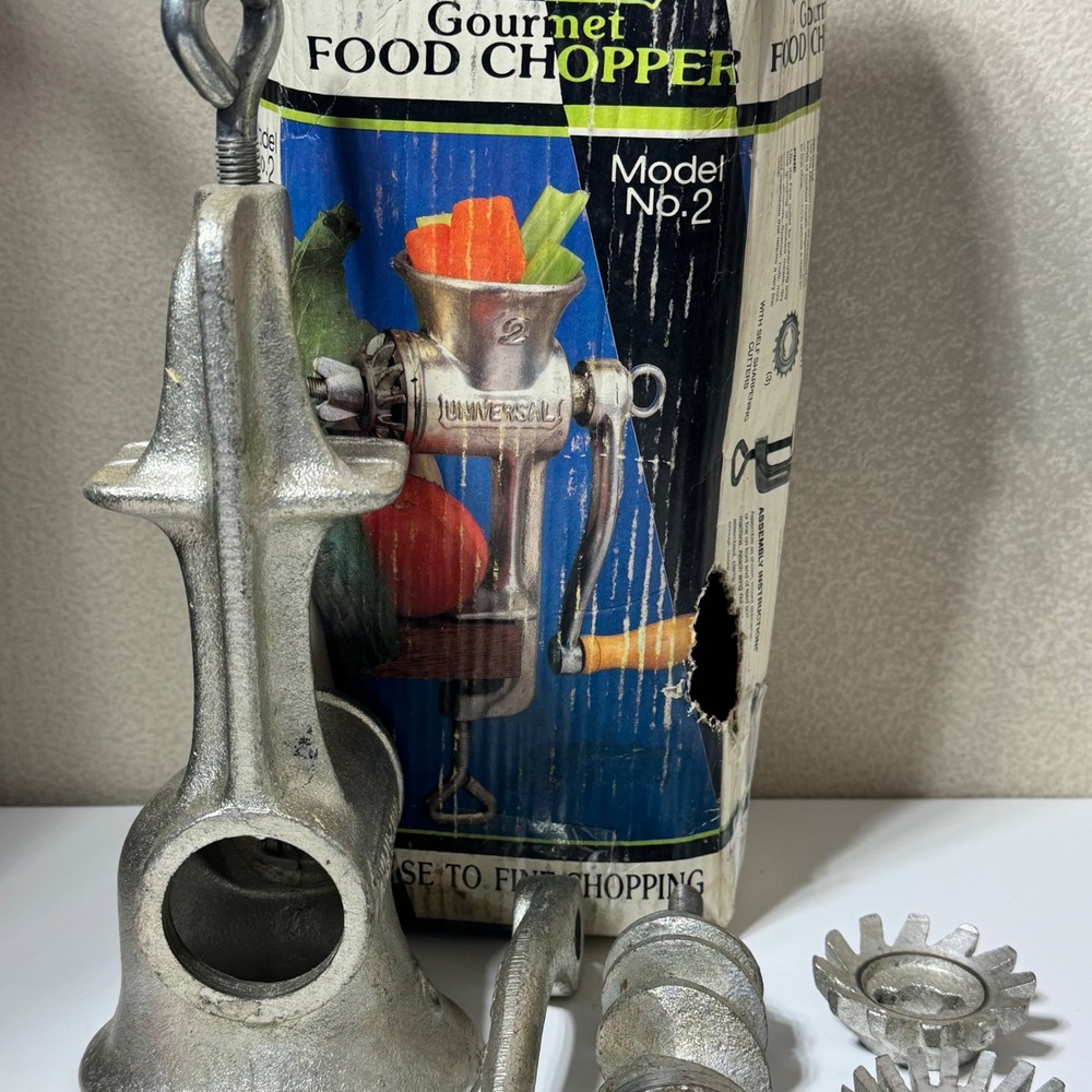 Universal Gourmet Food Chopper Model No 2 Vintage Manual Meat Grinder